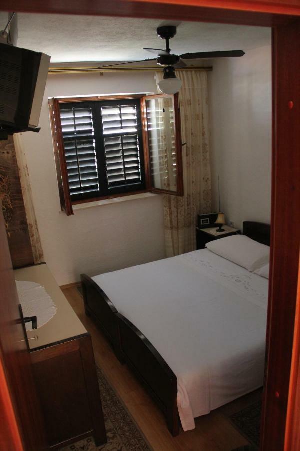 App Dujmovic Apartment Supetar Exterior photo